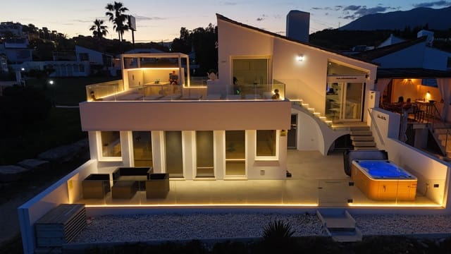 4 sovrum Semi-fristående Villa till salu i Bahía Dorada, Estepona med pool garage - 1 495 000 € (Ref: 10157524)