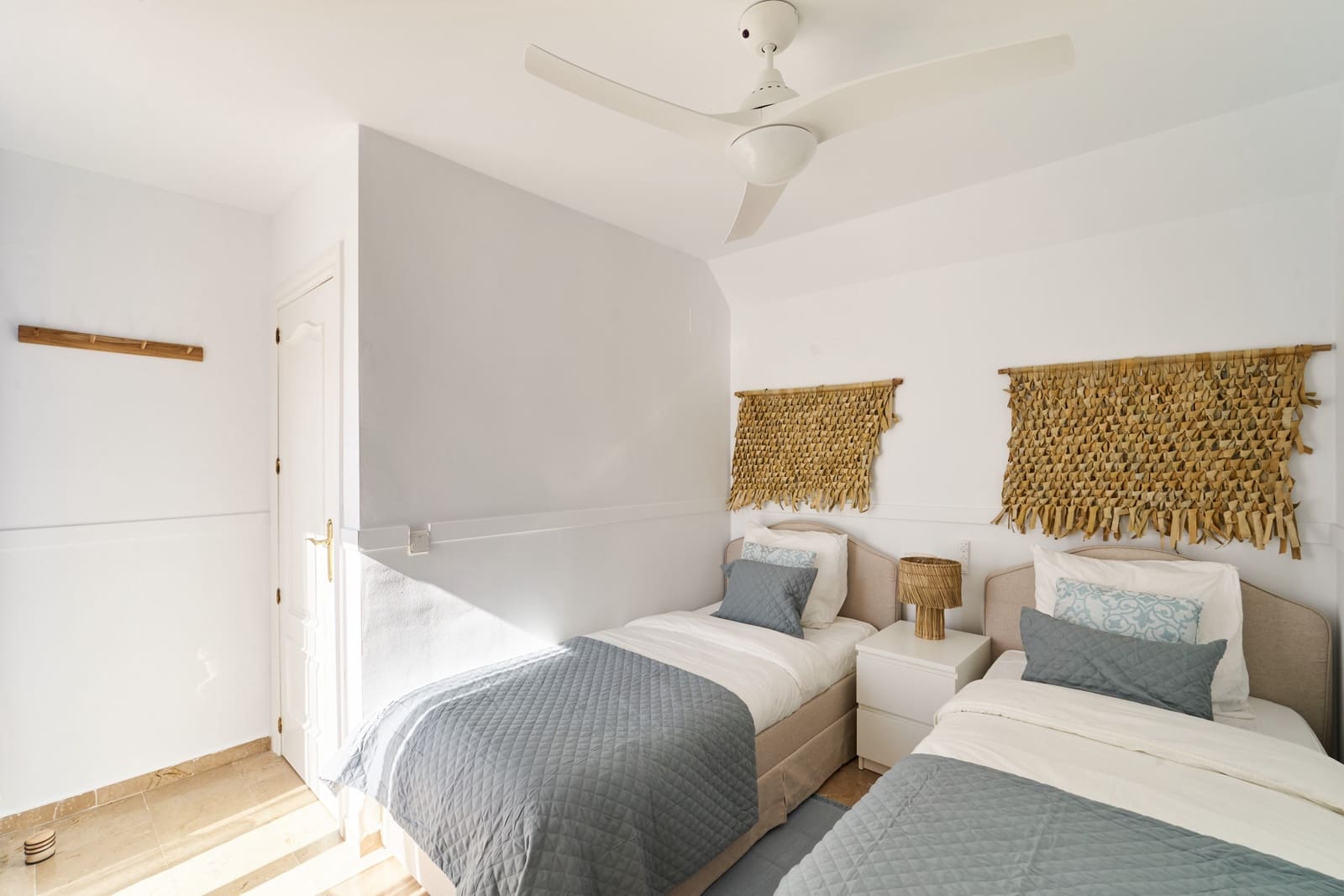 3 camera da letto Appartamento da affittare in Bahia de Casares con piscina garage - 2.200 € (Rif: 10159221)