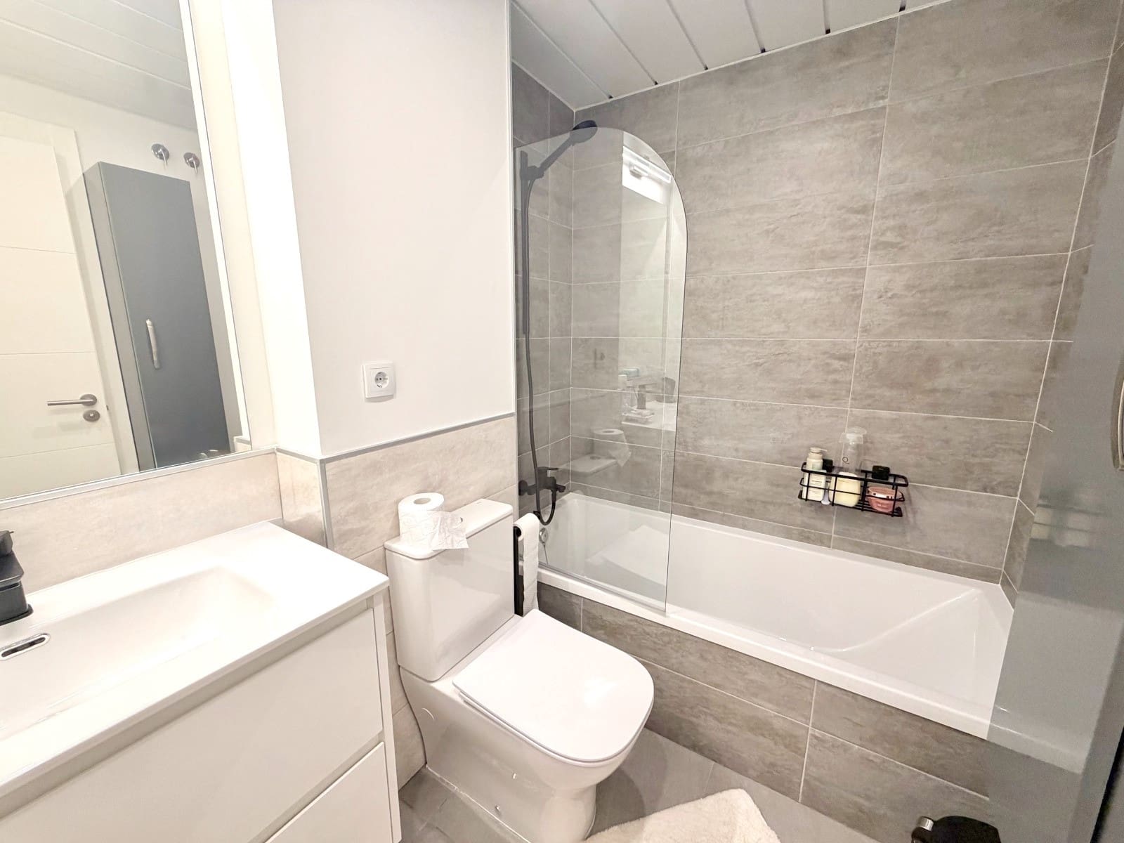 2 quarto Apartamento para arrendar em Manilva com piscina garagem - 2 000 € (Ref: 10159222)