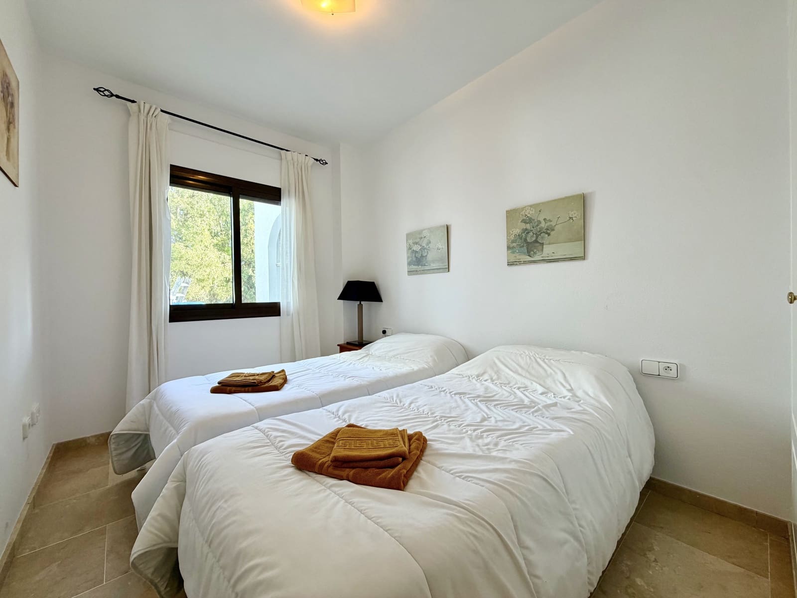 2 soverom Leilighet til leie i Manilva med svømmebasseng garasje - € 1 400 (Ref: 10166280)