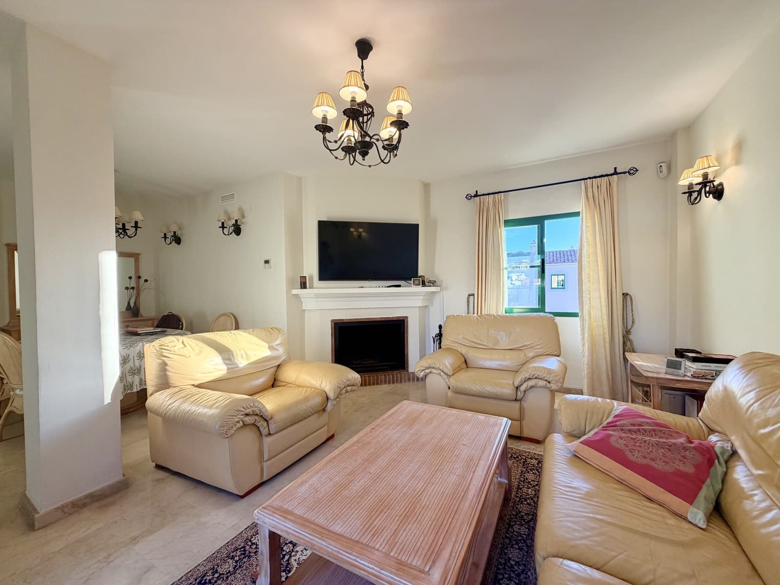 3 slaapkamer Penthouse te huur in Casares met zwembad garage - € 3.200 (Ref: 10171184)