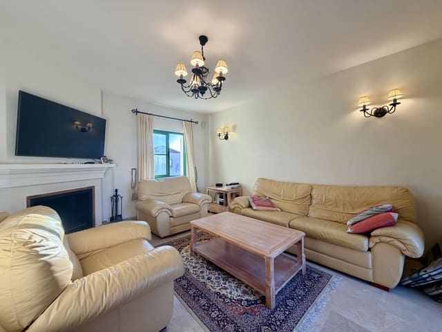 3 makuuhuone Kattohuoneisto vuokrattavana paikassa Marina de Casares, Casares mukana uima-altaan 
autotalli - 3 200 € (Ref: 10171184)