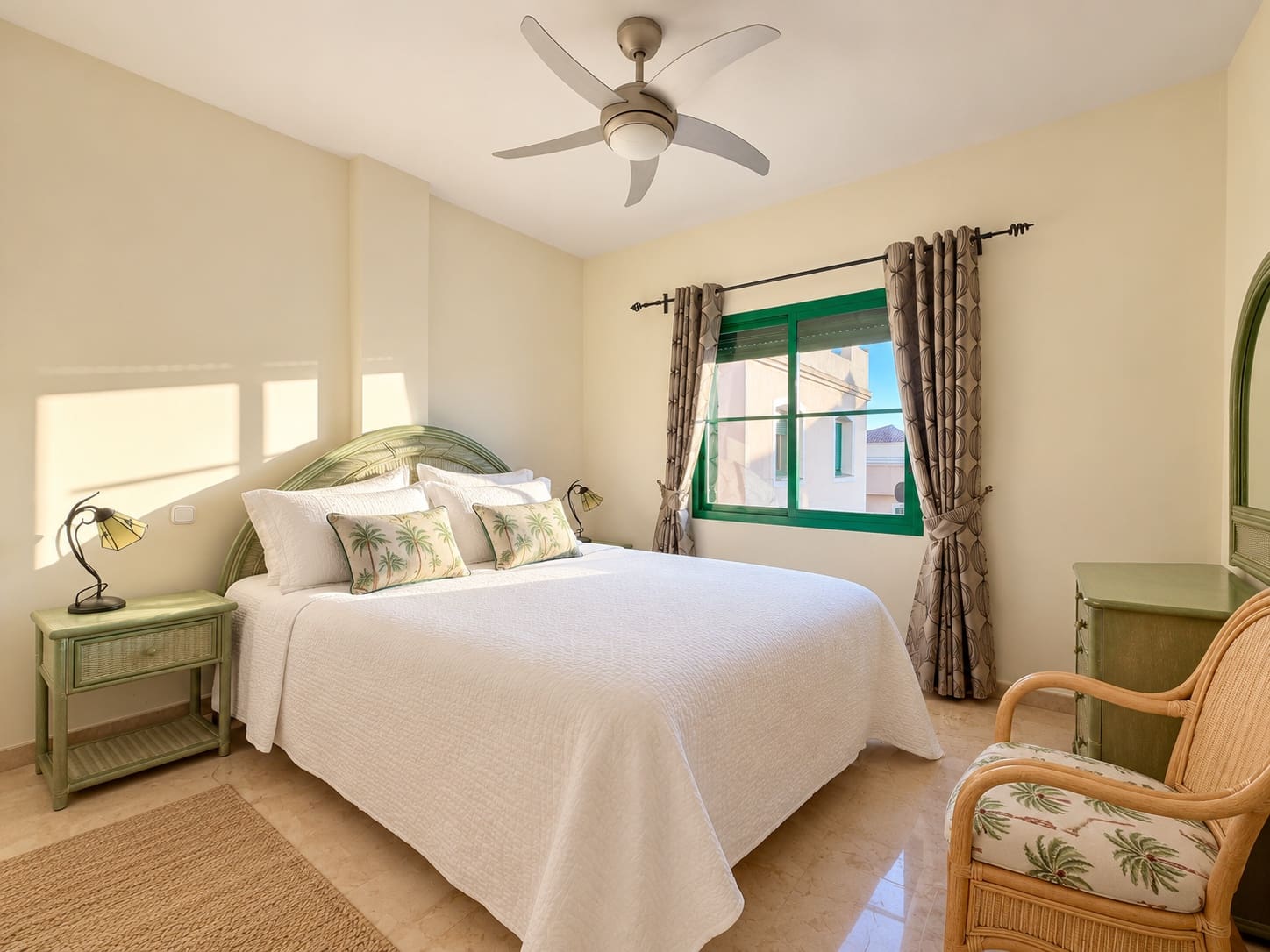 3 slaapkamer Penthouse te huur in Casares met zwembad garage - € 3.200 (Ref: 10171184)