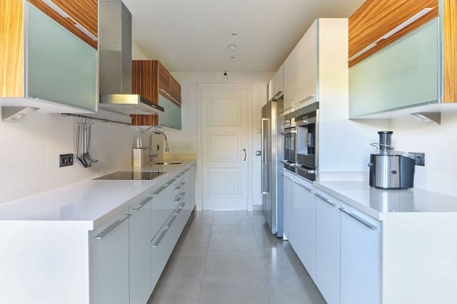 3 quarto Apartamento para venda em Seghers, Estepona com piscina garagem - 1 750 000 € (Ref: 8238289)