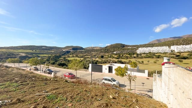 Building Plot for sale in Valle Romano Golf, Estepona - € 299,900 (Ref: 8249726)