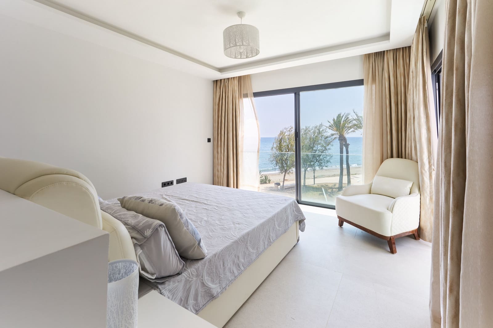 3 quarto Casa em Banda para venda em Estepona com piscina garagem - 2 500 000 € (Ref: 8295245)