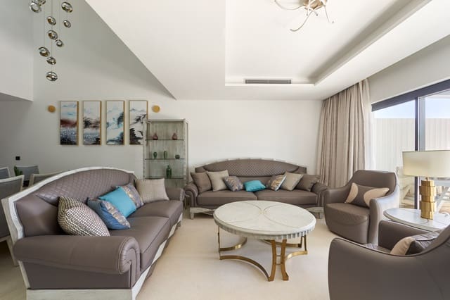 Casa de 3 habitaciones en Guadalobón, Estepona en venta con piscina garaje - 2.350.000 € (Ref: 8295245)