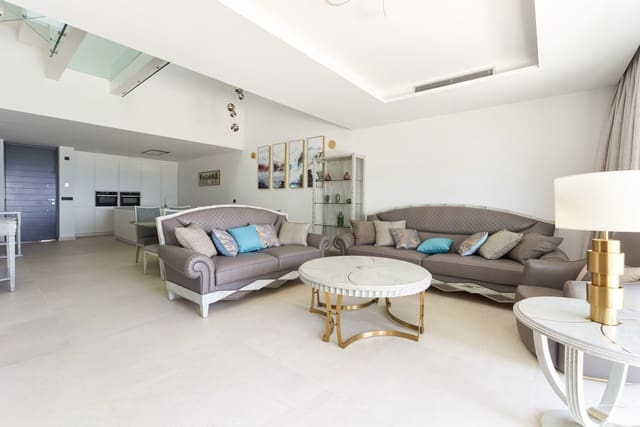 Casa de 3 habitaciones en Guadalobón, Estepona en venta con piscina garaje - 2.350.000 € (Ref: 8295245)