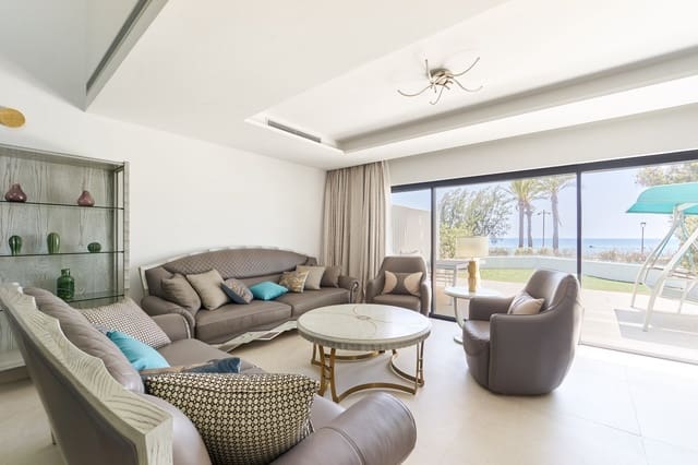 Casa de 3 habitaciones en Guadalobón, Estepona en venta con piscina garaje - 2.350.000 € (Ref: 8295245)