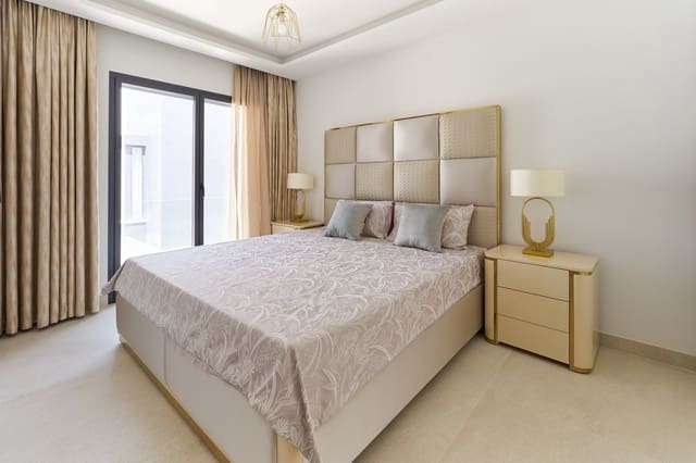Casa de 3 habitaciones en Guadalobón, Estepona en venta con piscina garaje - 2.350.000 € (Ref: 8295245)