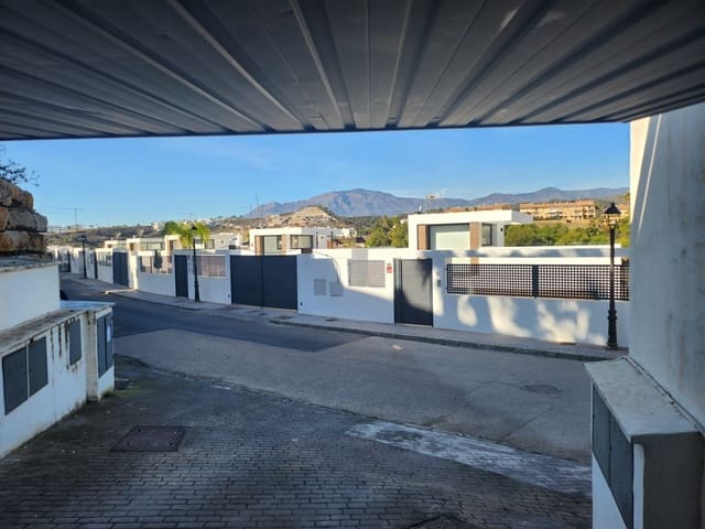 Garage for sale in La Concha - Resina Golf, Estepona - € 17,000 (Ref: 8312994)