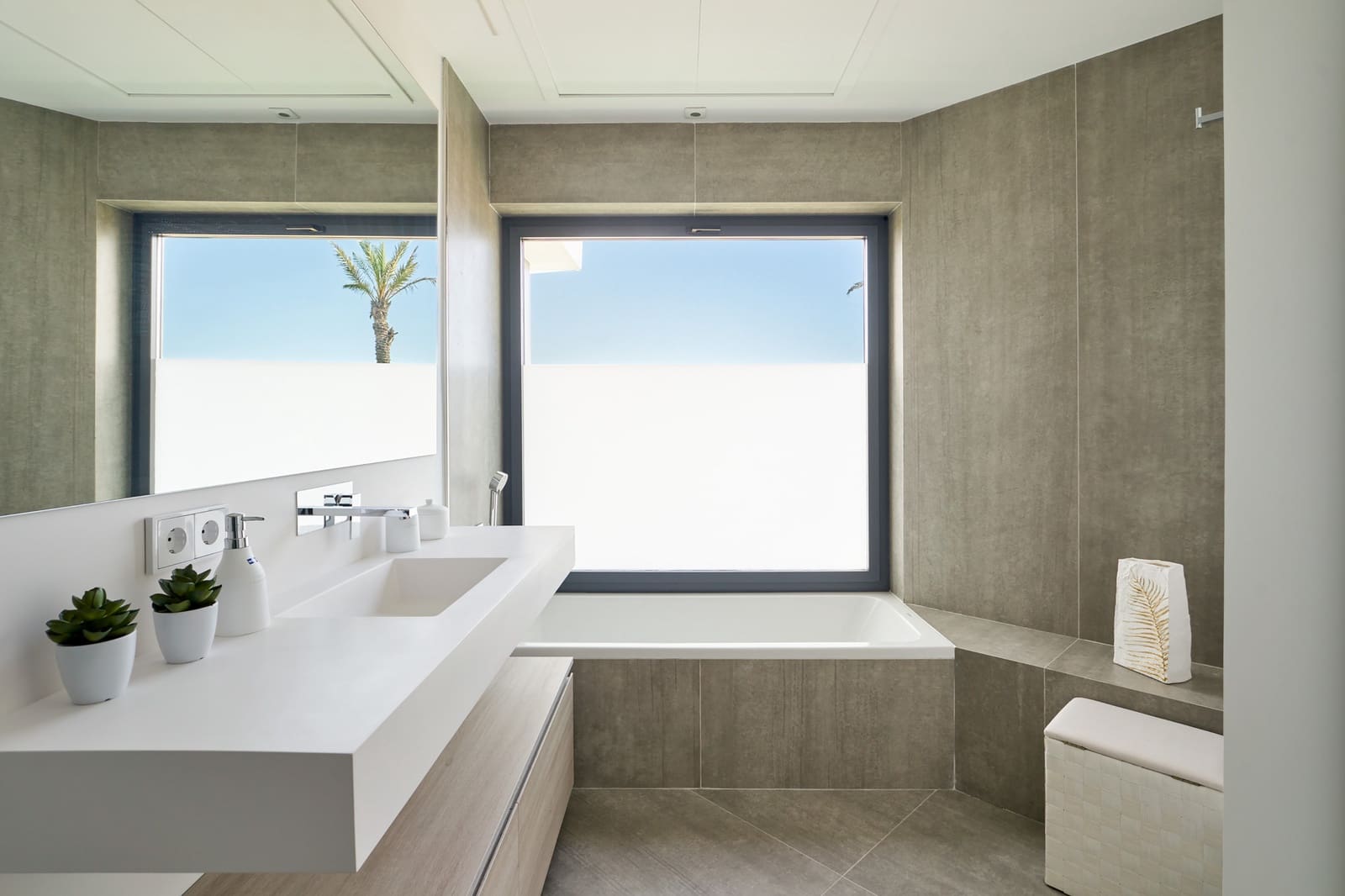 3 quarto Casa em Banda para venda em Estepona com piscina garagem - 3 650 000 € (Ref: 8351774)