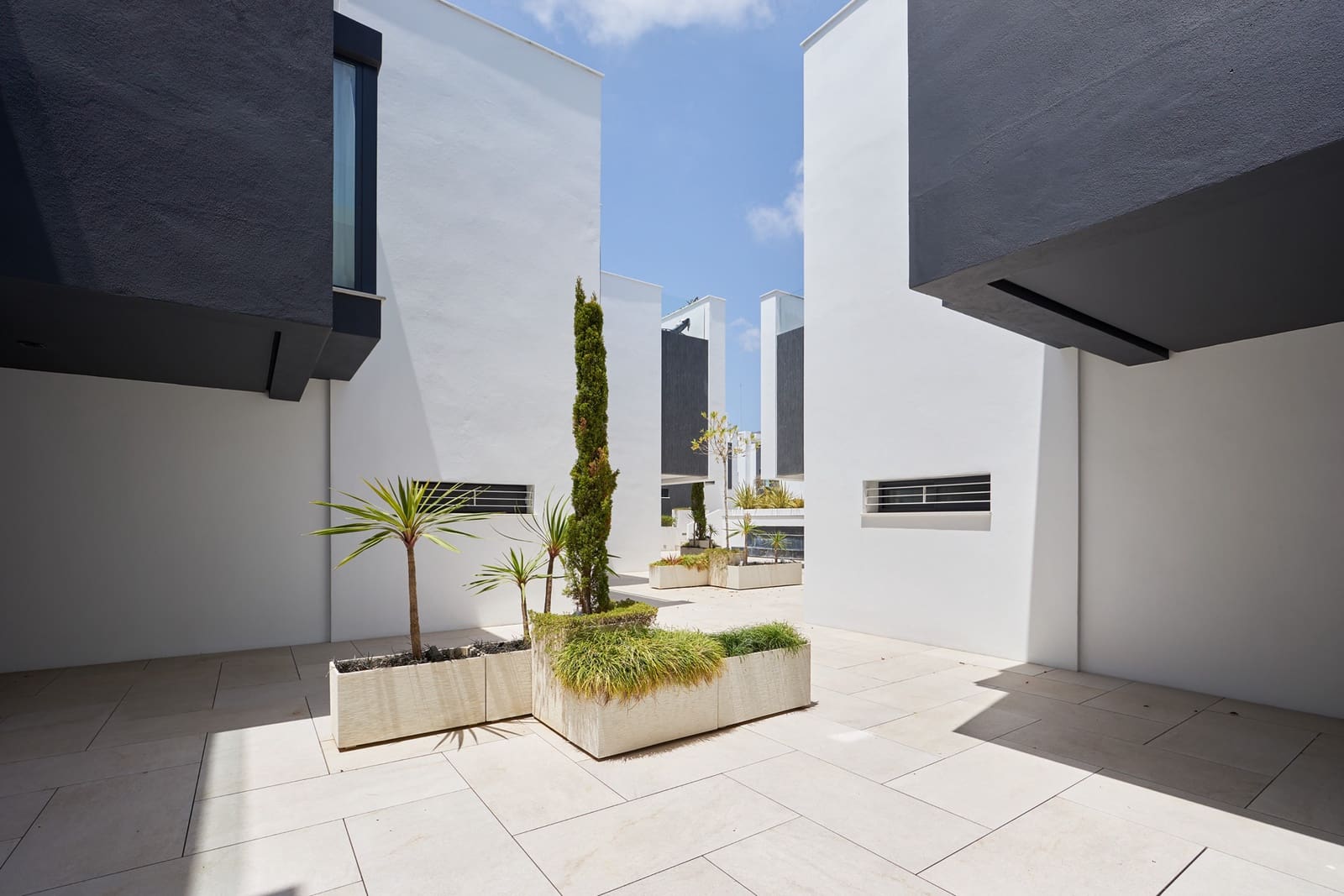 3 quarto Casa em Banda para venda em Estepona com piscina garagem - 3 650 000 € (Ref: 8351774)