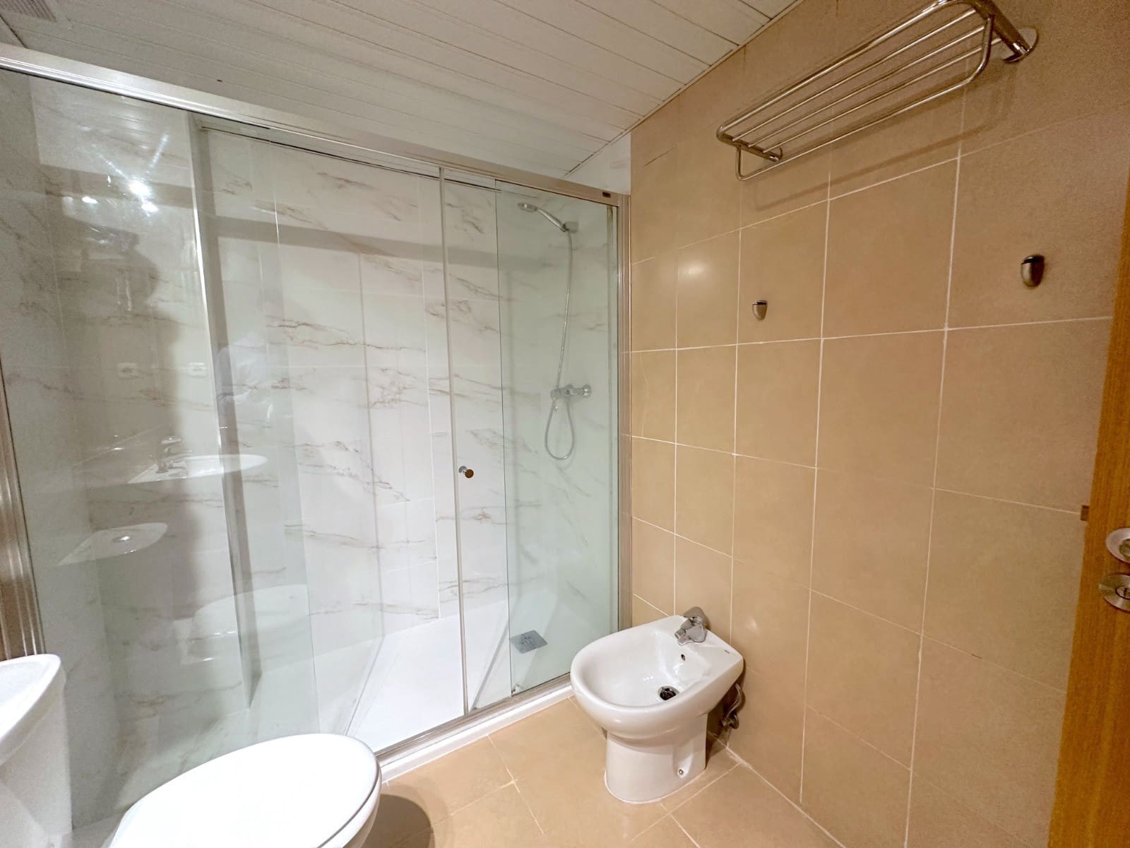 3 soveværelse Lejlighed til leje i Estepona med swimmingpool garage - € 1.700 (Ref: 8509458)