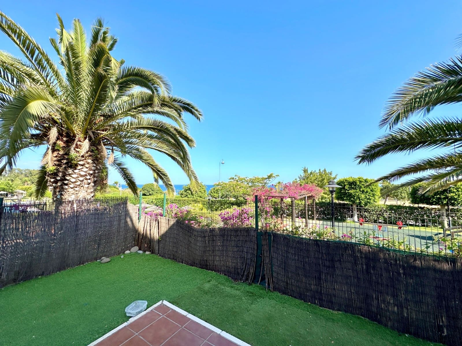 3 soveværelse Lejlighed til leje i Estepona med swimmingpool garage - € 1.700 (Ref: 8509458)