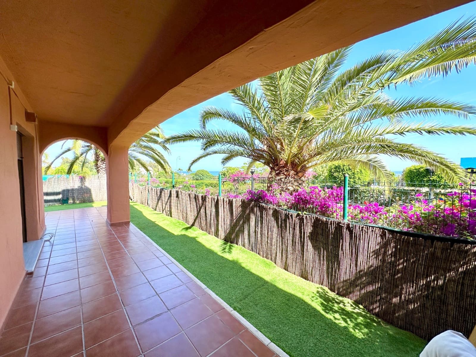 3 soveværelse Lejlighed til leje i Estepona med swimmingpool garage - € 1.700 (Ref: 8509458)