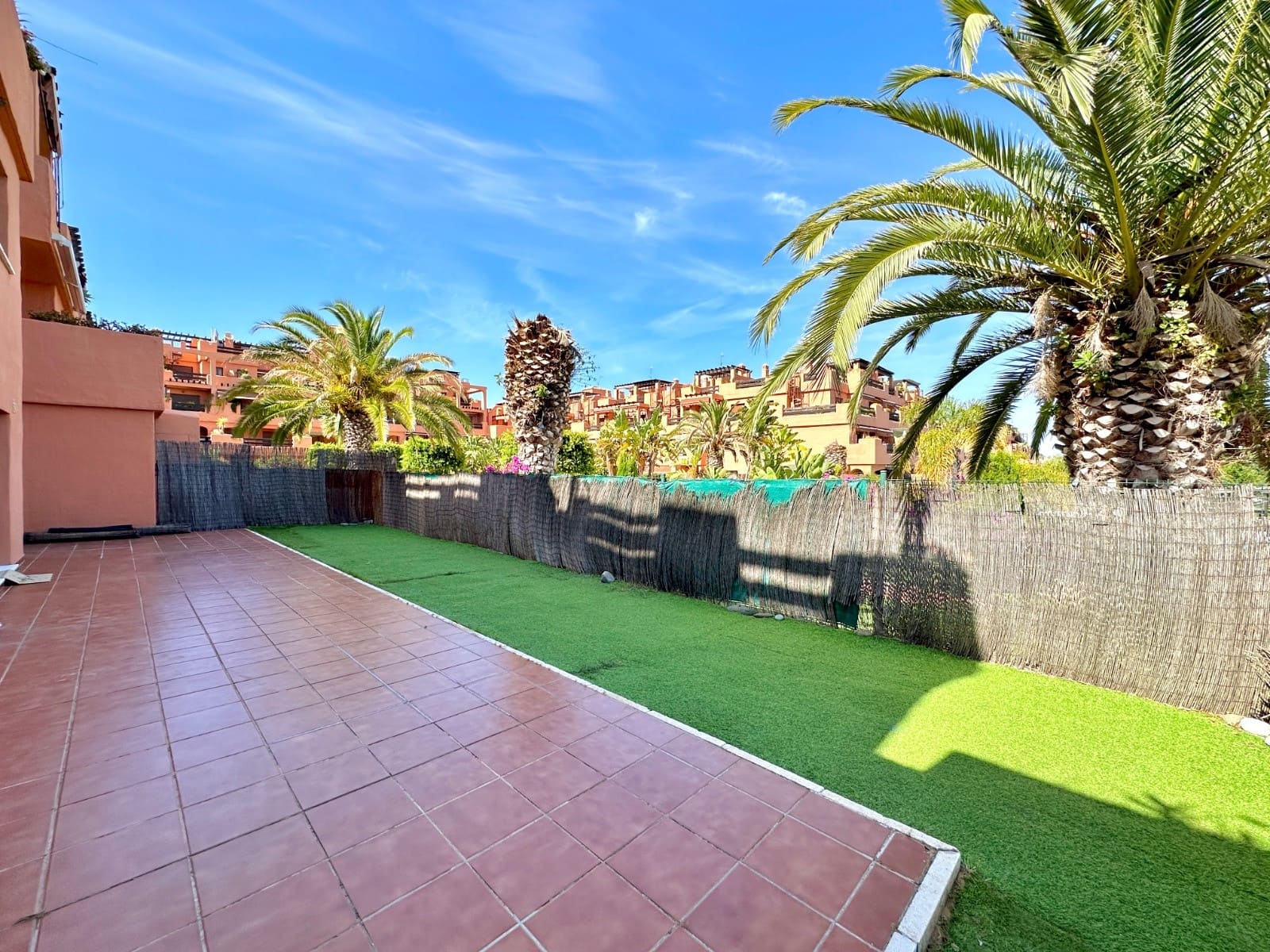 3 soveværelse Lejlighed til leje i Estepona med swimmingpool garage - € 1.700 (Ref: 8509458)