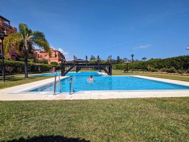 3 soveværelse Lejlighed til leje i Zona de Punta Plata, Estepona med swimmingpool garage - € 1.700 (Ref: 8509458)