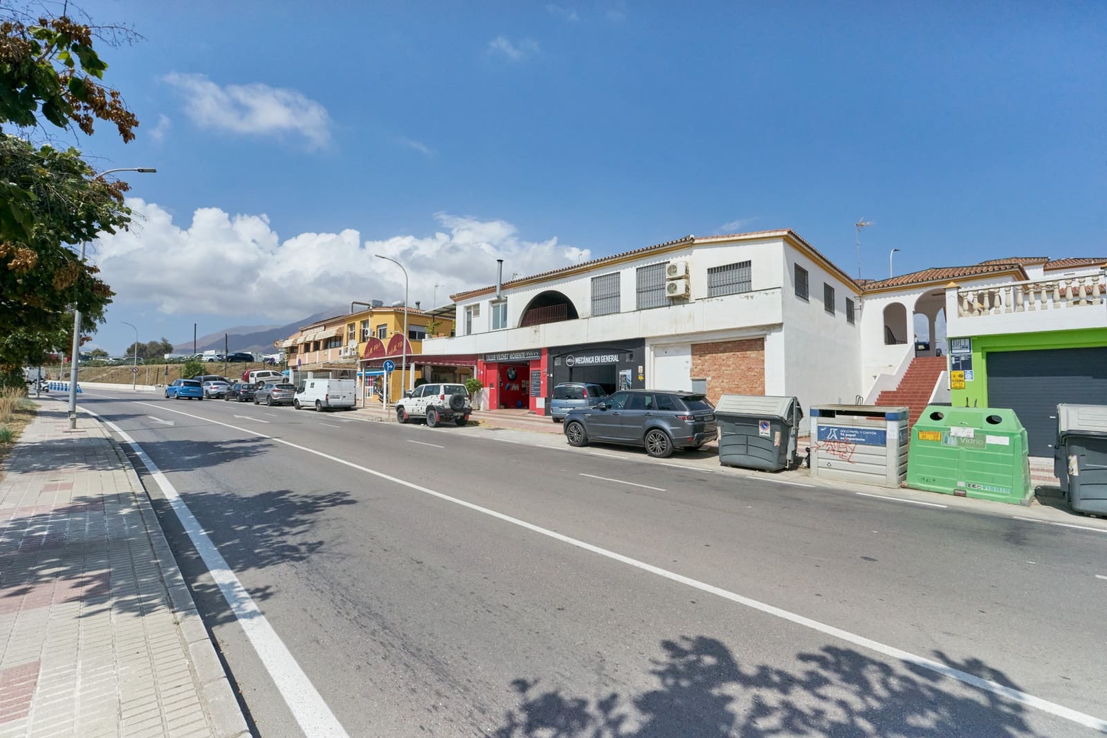 Commercial for sale in Estepona - € 165,000 (Ref: 8511502)