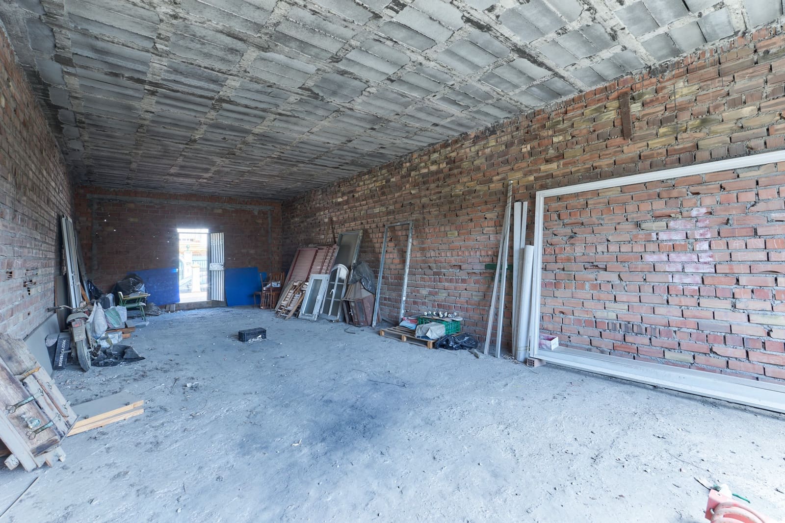 Commercial for sale in Estepona - € 165,000 (Ref: 8511502)