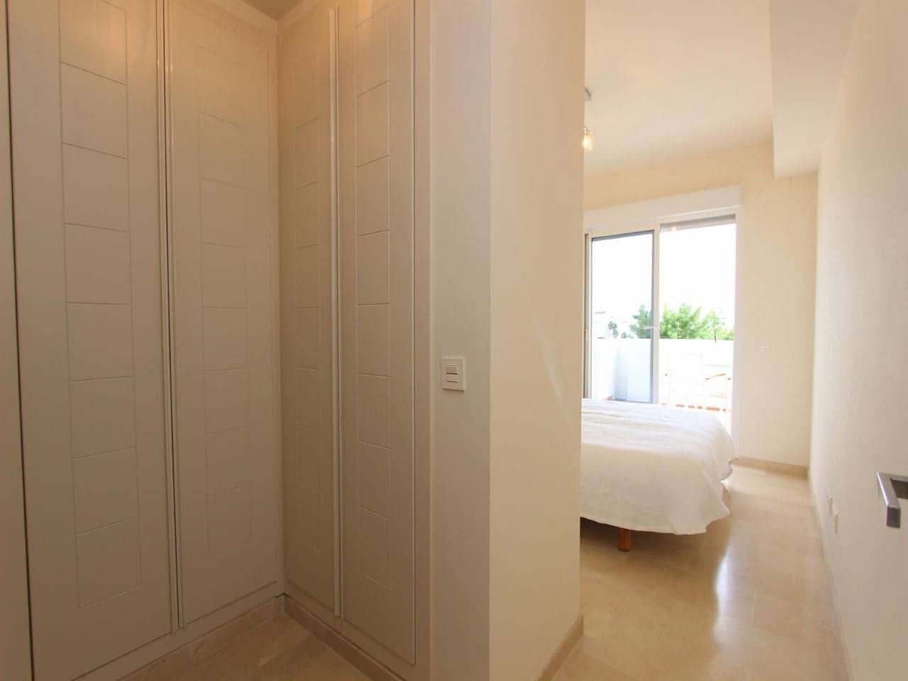 2 makuuhuone Huoneisto myytävänä paikassa Estepona mukana uima-altaan 
autotalli - 275 000 € (Ref: 8514389)