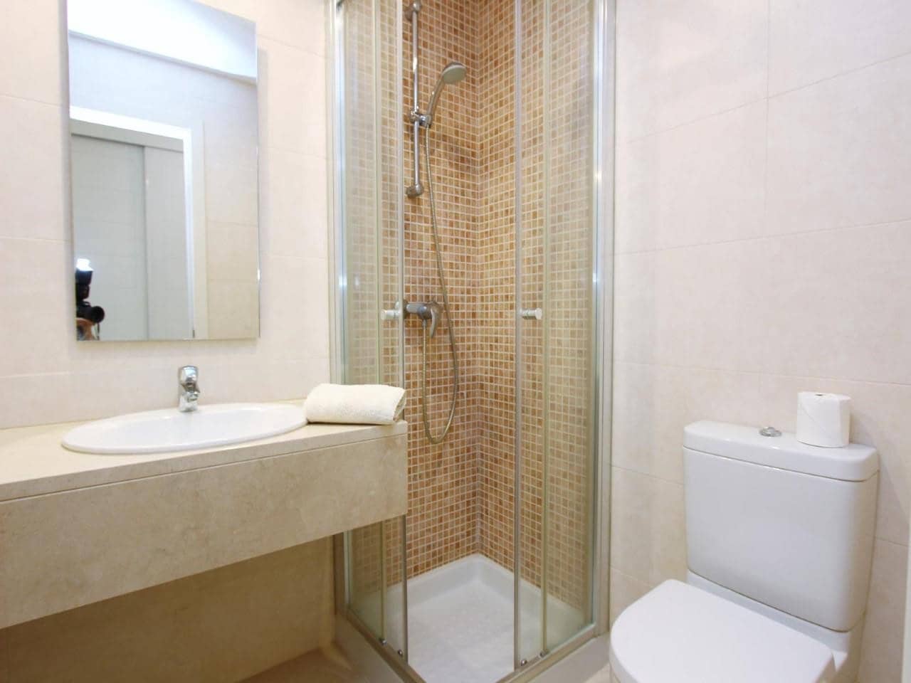 2 makuuhuone Huoneisto myytävänä paikassa Estepona mukana uima-altaan 
autotalli - 275 000 € (Ref: 8514389)