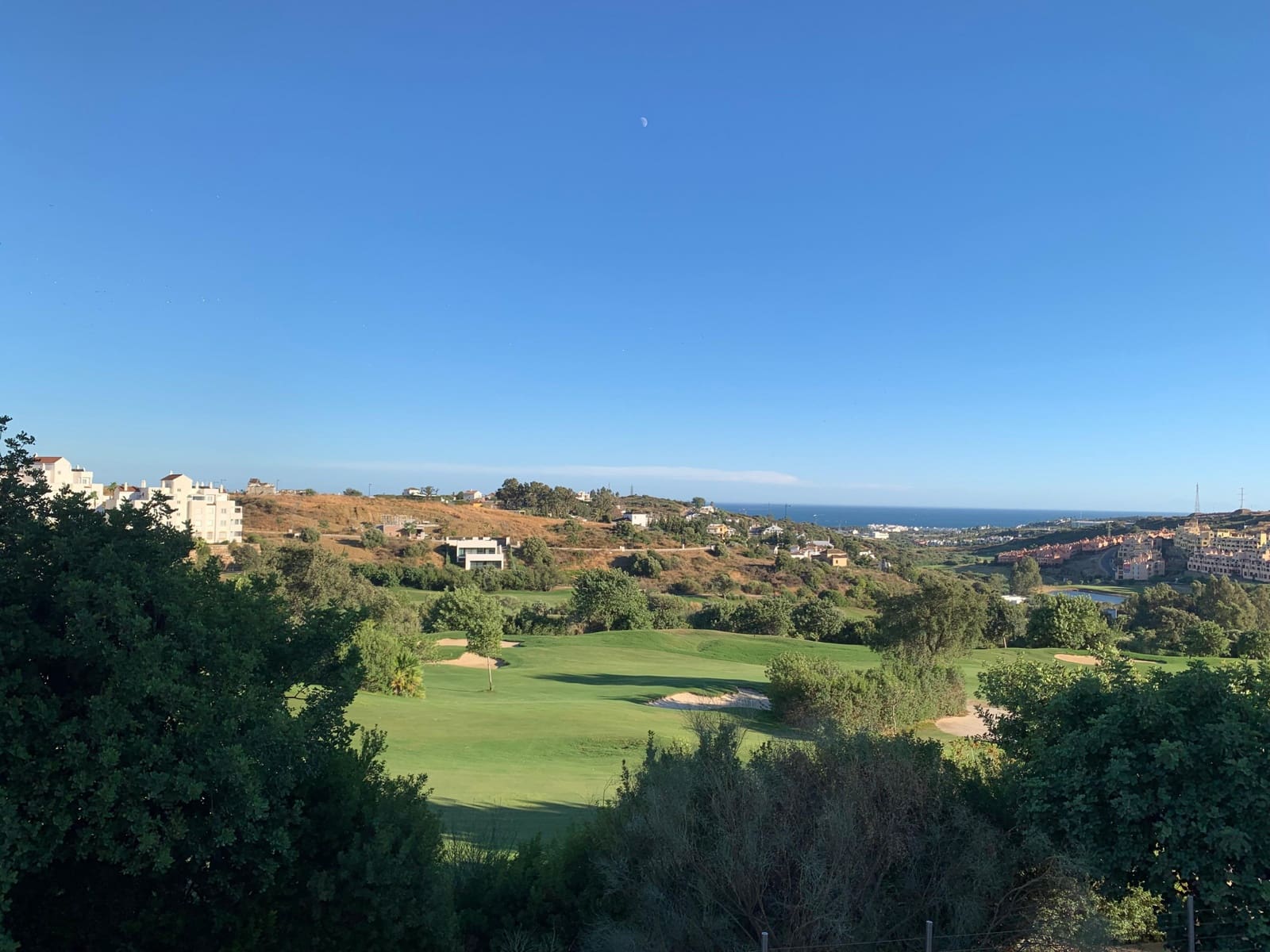 2 makuuhuone Huoneisto myytävänä paikassa Estepona mukana uima-altaan 
autotalli - 275 000 € (Ref: 8514389)