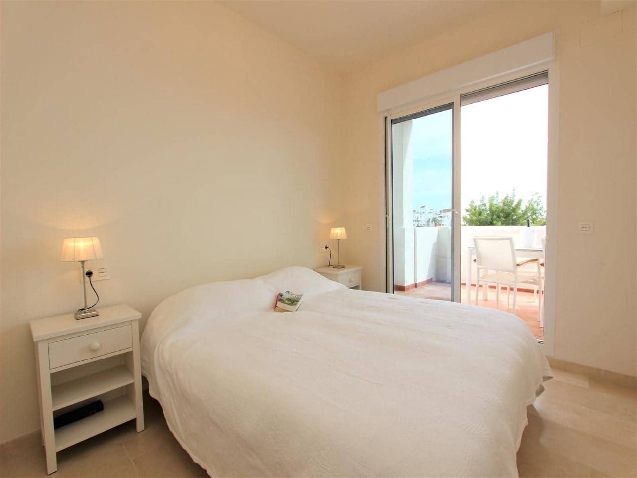2 bedroom Apartment for sale in Estepona with pool garage - € 275,000 (Ref: 8514389)