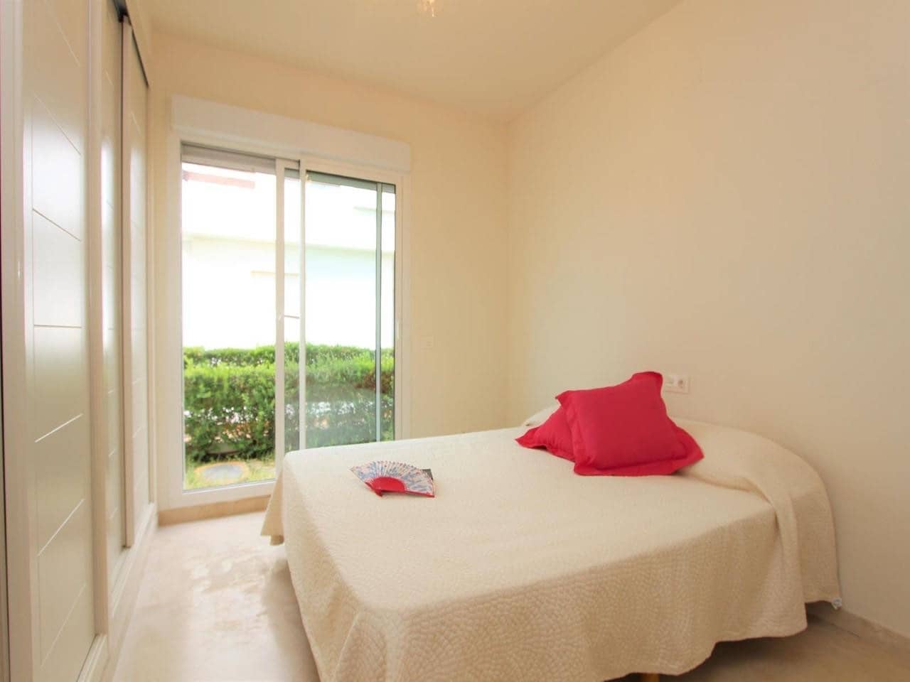 2 bedroom Apartment for sale in Estepona with pool garage - € 275,000 (Ref: 8514389)