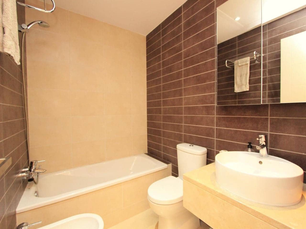 2 bedroom Apartment for sale in Estepona with pool garage - € 275,000 (Ref: 8514389)