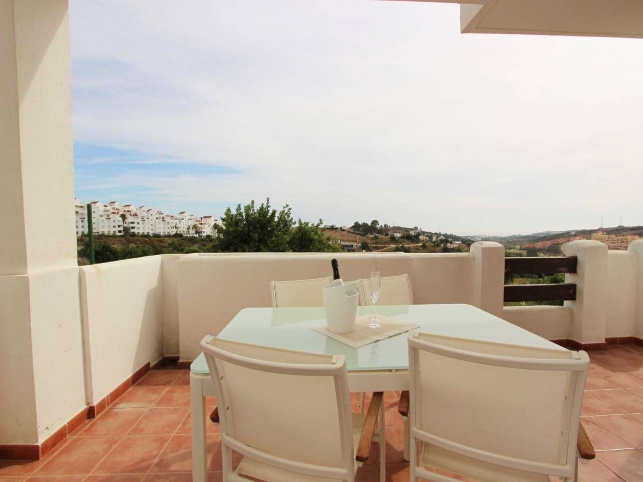 2 bedroom Apartment for sale in Estepona with pool garage - € 275,000 (Ref: 8514389)