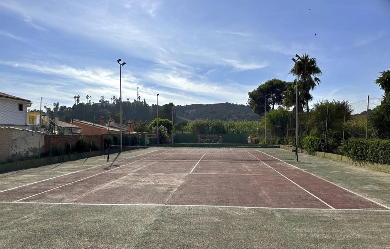 4 bedroom Townhouse for rent in Bahia Dorada with pool garage - € 2,500 (Ref: 8612441)