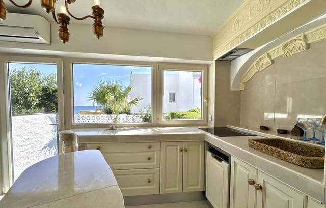 4 bedroom Townhouse for rent in Bahía Dorada, Estepona with pool garage - € 2,500 (Ref: 8612441)