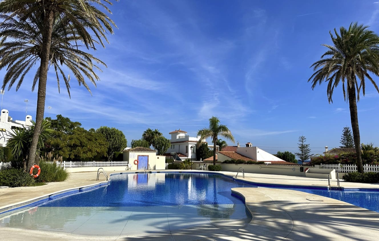 4 bedroom Townhouse for rent in Bahia Dorada with pool garage - € 2,500 (Ref: 8612441)