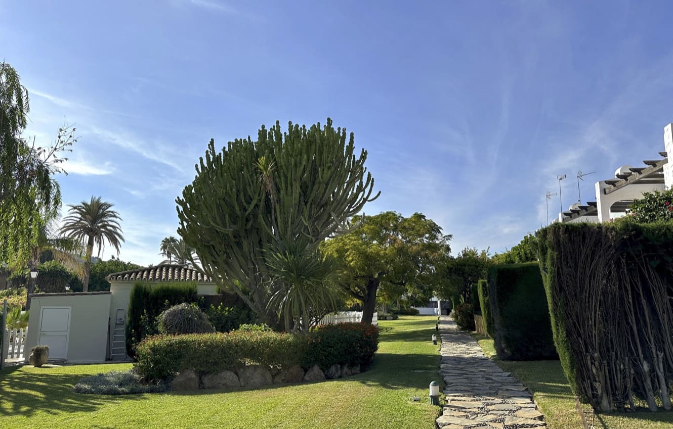 4 bedroom Townhouse for rent in Bahia Dorada with pool garage - € 2,500 (Ref: 8612441)