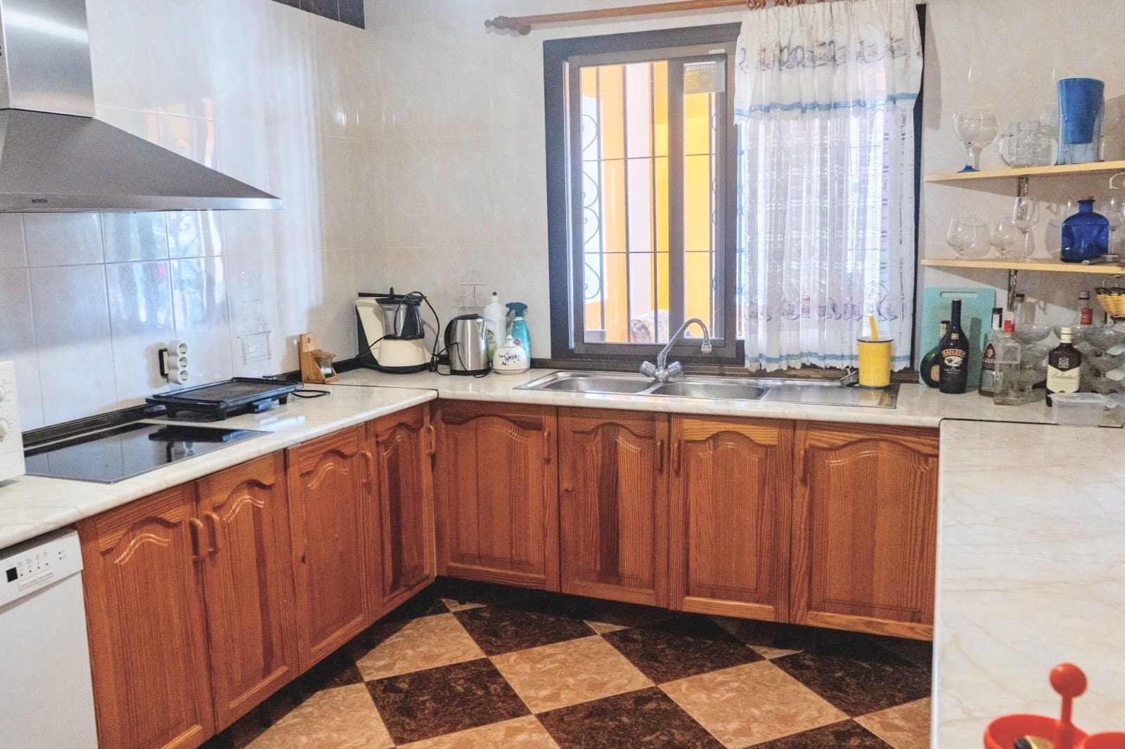 4 sypialnia Willa na sprzedaż w Marbella z basenem garażem - 1 300 000 € (Ref: 8636323)