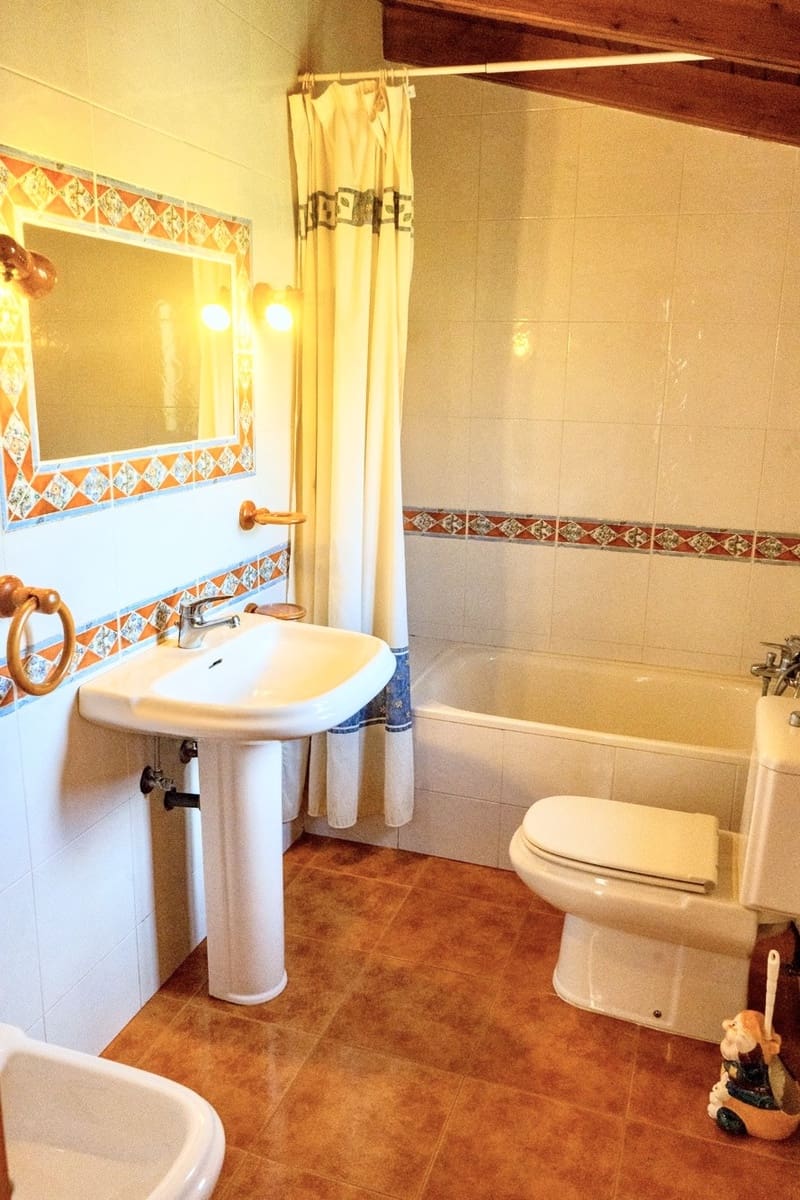 4 sypialnia Willa na sprzedaż w Marbella z basenem garażem - 1 300 000 € (Ref: 8636323)