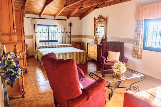 4 sypialnia Willa na sprzedaż w El Rosario, Marbella z basenem garażem - 1 300 000 € (Ref: 8636323)