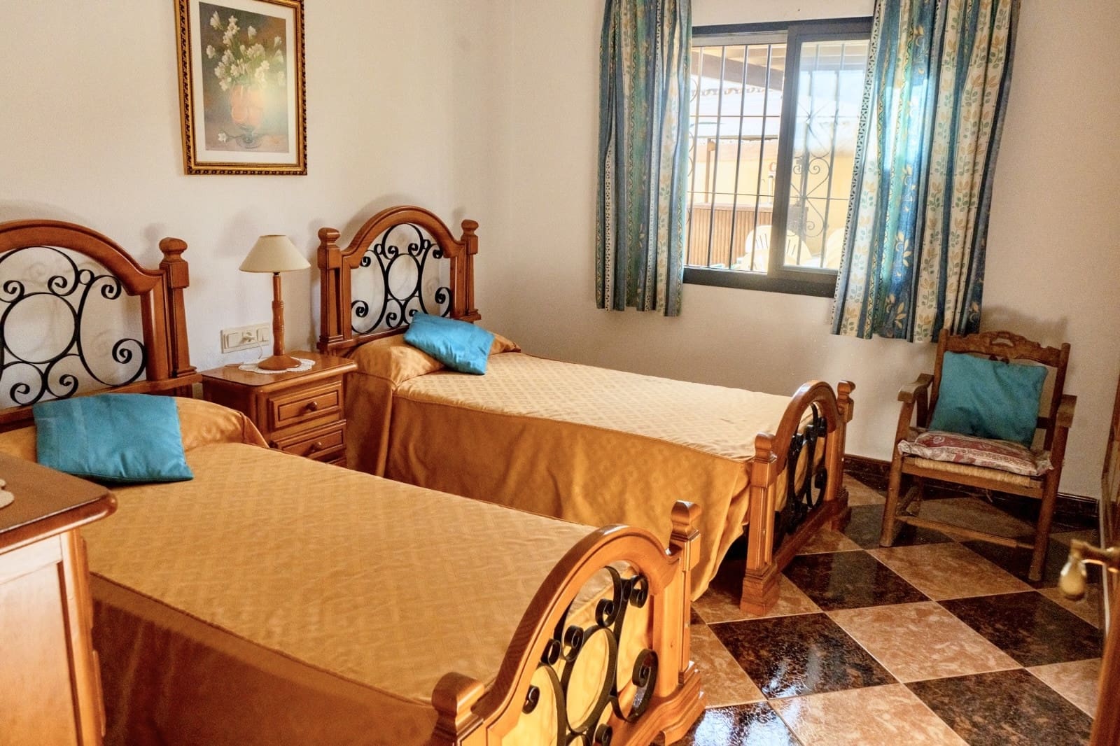 4 sypialnia Willa na sprzedaż w Marbella z basenem garażem - 1 300 000 € (Ref: 8636323)