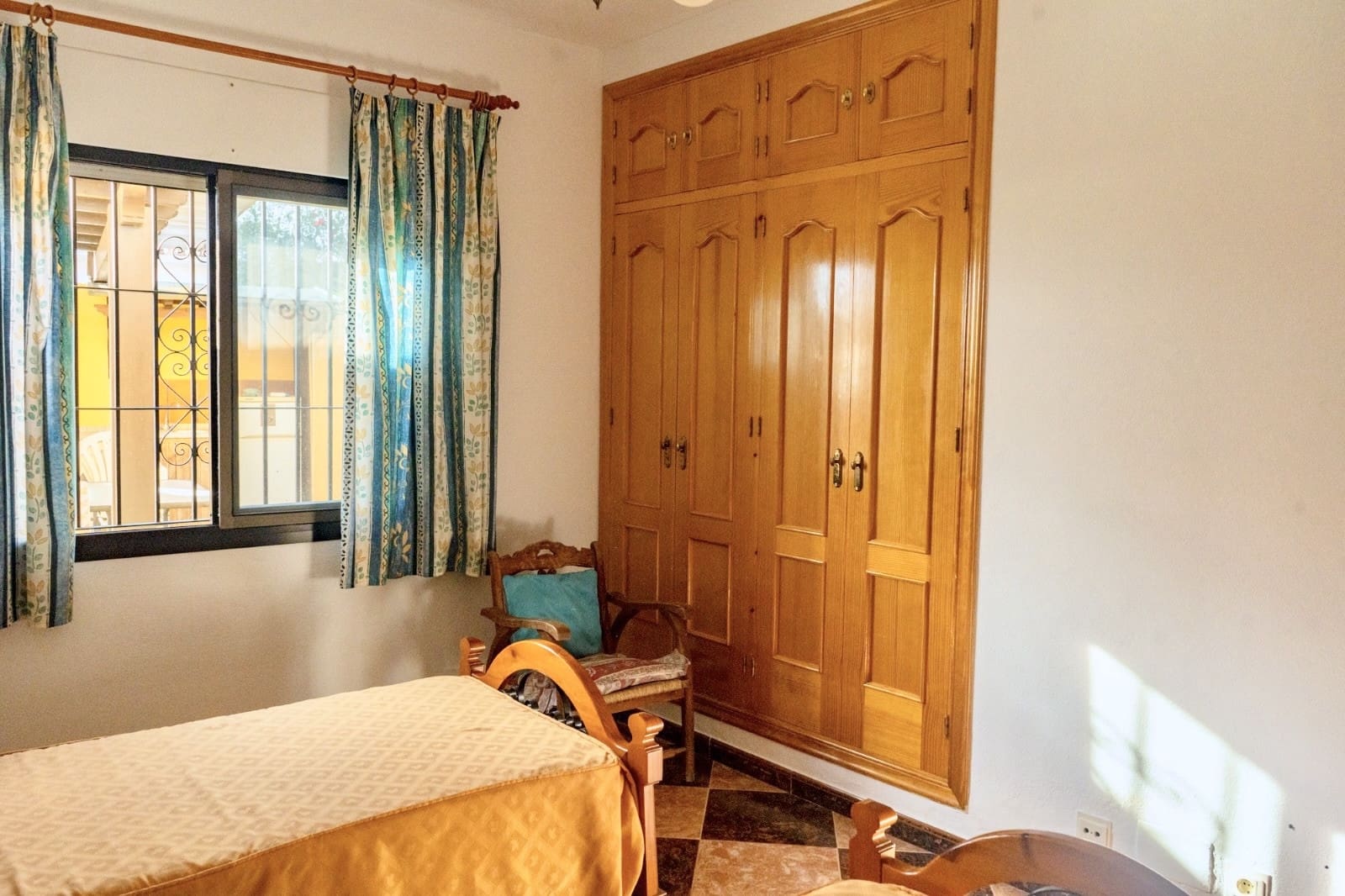 4 sypialnia Willa na sprzedaż w Marbella z basenem garażem - 1 300 000 € (Ref: 8636323)