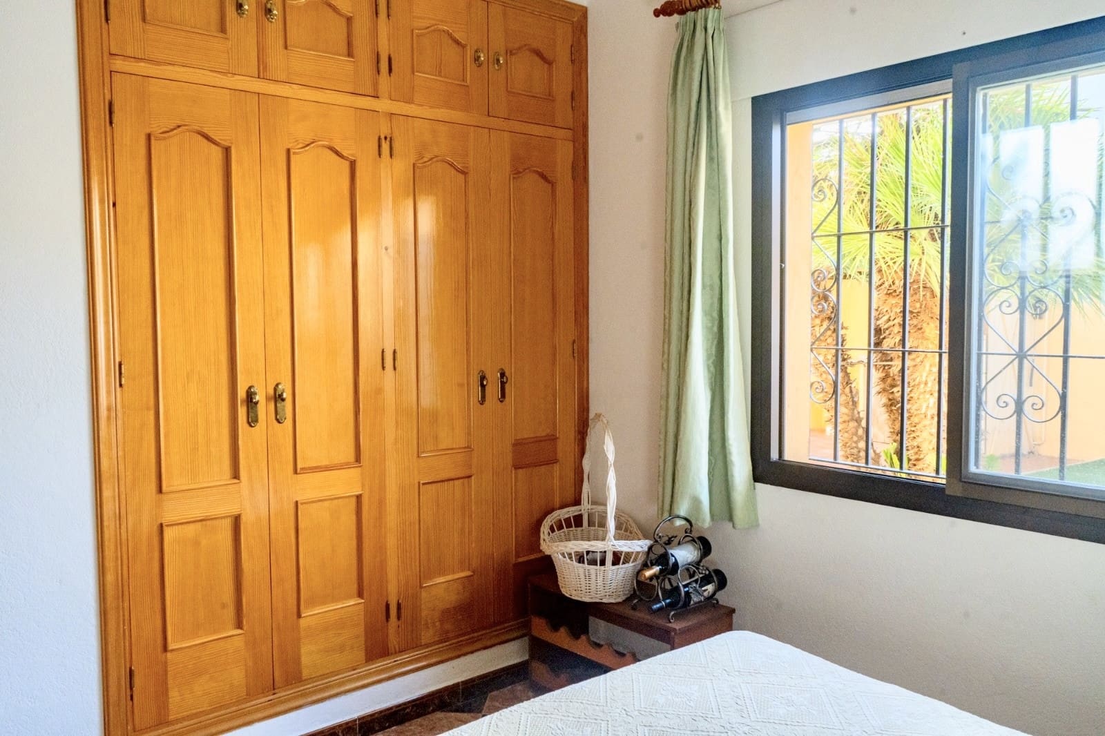 4 sypialnia Willa na sprzedaż w Marbella z basenem garażem - 1 300 000 € (Ref: 8636323)