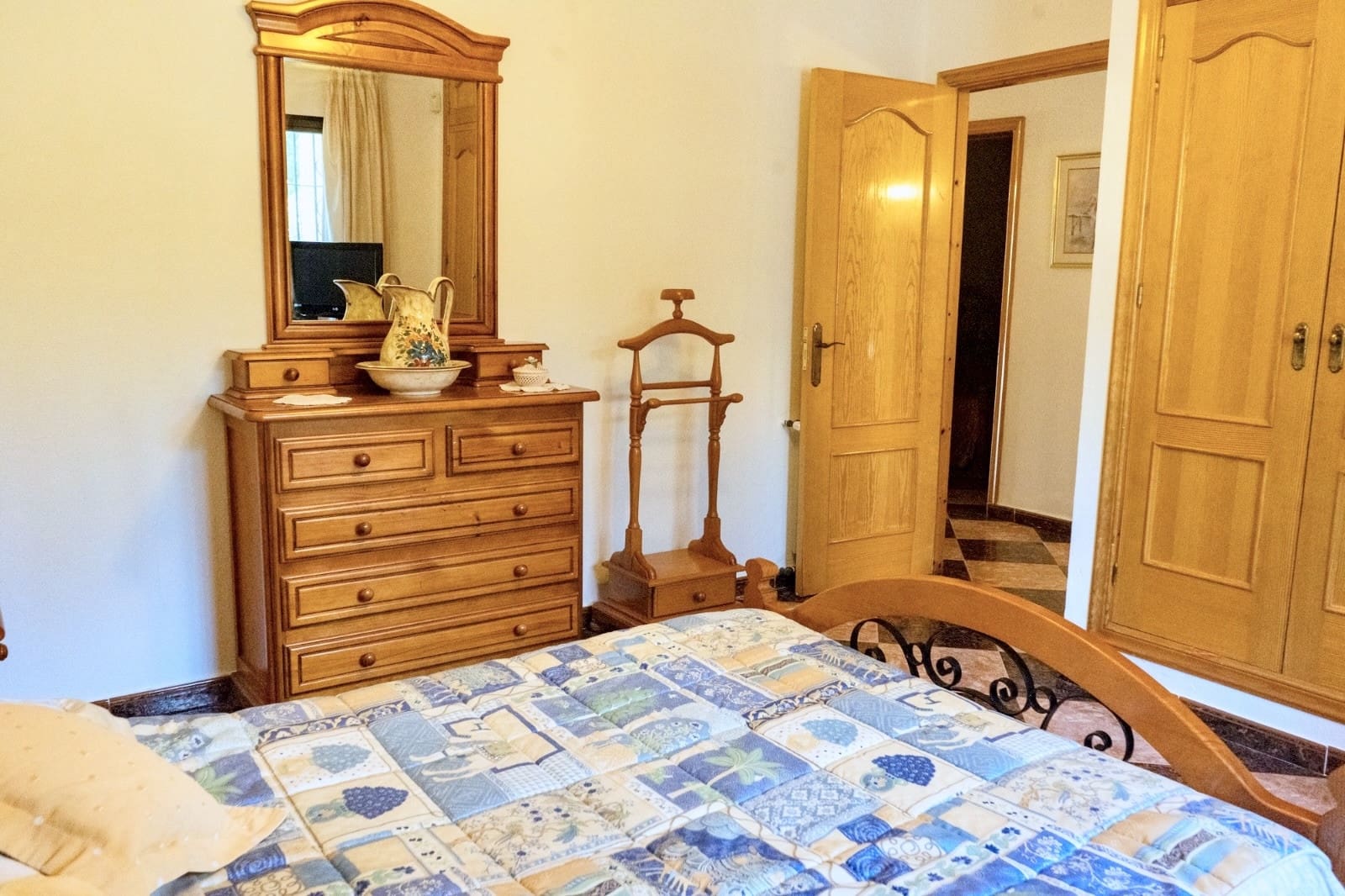 4 sypialnia Willa na sprzedaż w Marbella z basenem garażem - 1 300 000 € (Ref: 8636323)