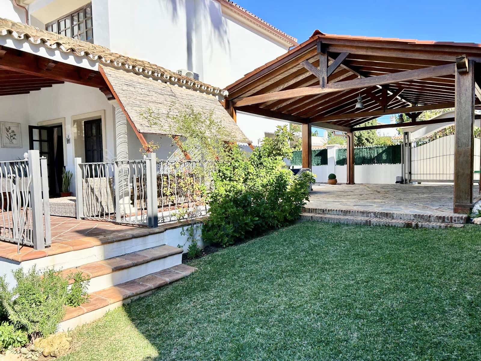 6 slaapkamer Villa te koop in San Pedro de Alcantara met zwembad garage - € 1.480.000 (Ref: 8660468)