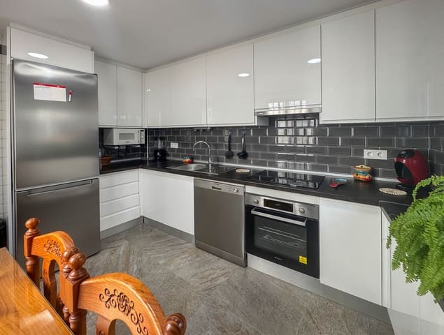 4 slaapkamer Huis te koop in Centro, Estepona met garage - € 660.000 (Ref: 8671797)