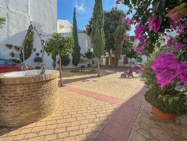 4 soverom Hus til salgs i Centro, Estepona med garasje - € 660 000 (Ref: 8671797)