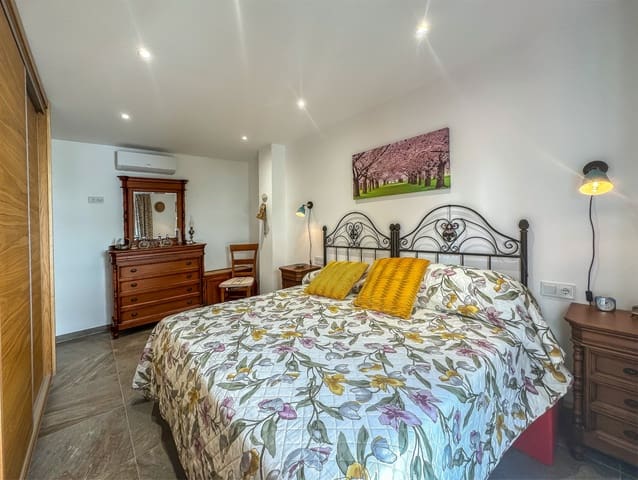 4 slaapkamer Huis te koop in Centro, Estepona met garage - € 660.000 (Ref: 8671797)