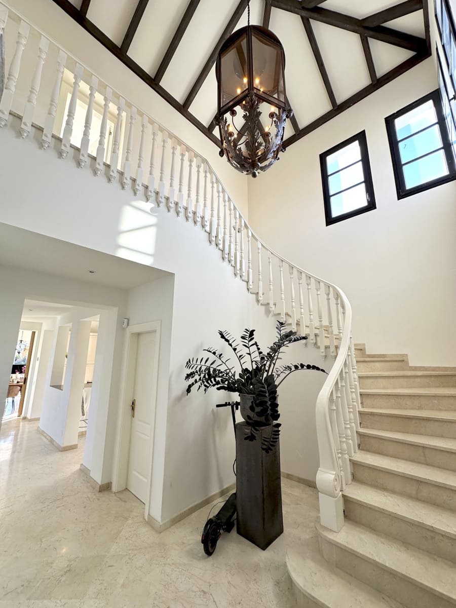 5 quarto Moradia para venda em Estepona com piscina garagem - 1 795 000 € (Ref: 8682137)