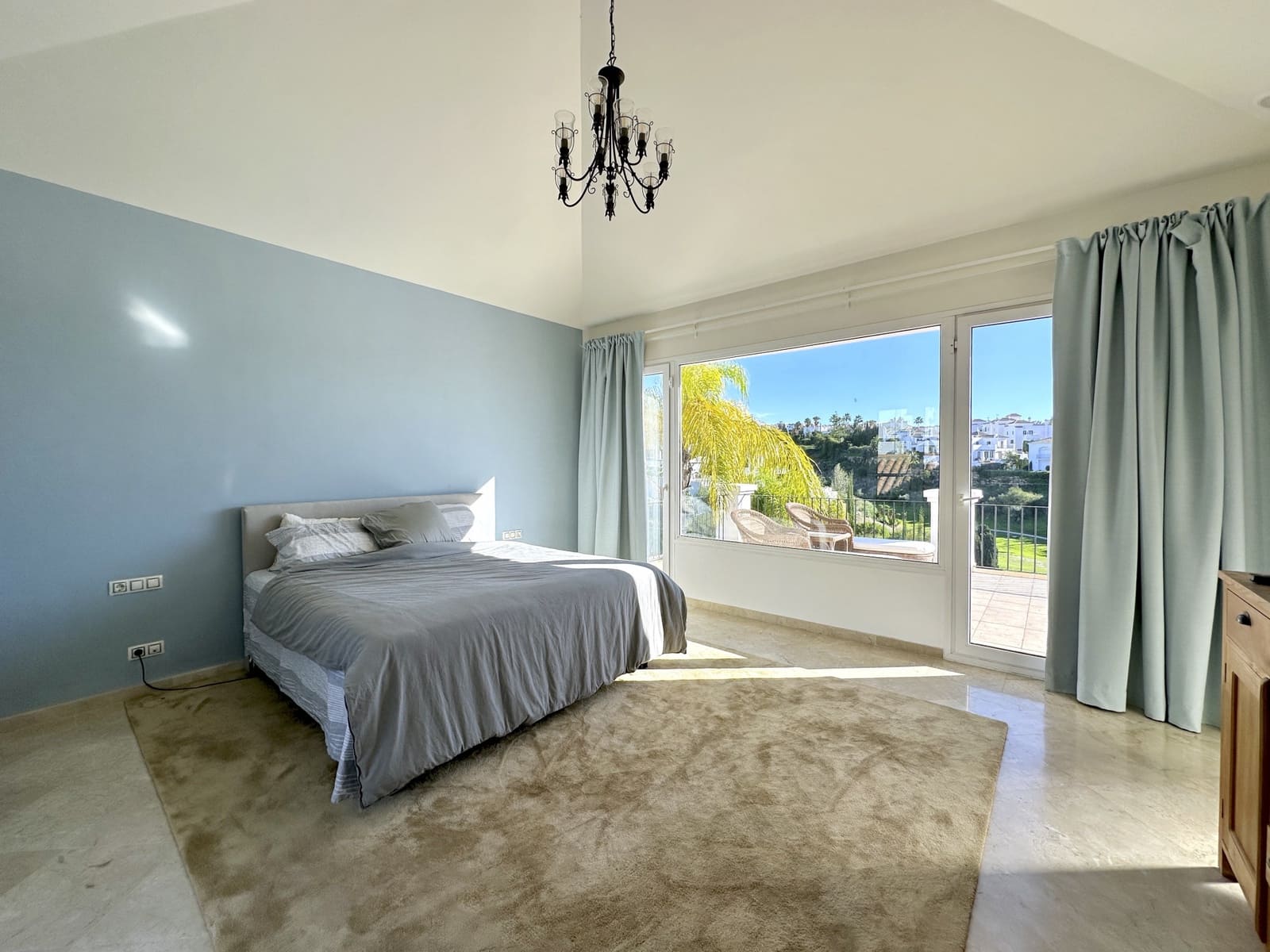 5 quarto Moradia para venda em Estepona com piscina garagem - 1 795 000 € (Ref: 8682137)