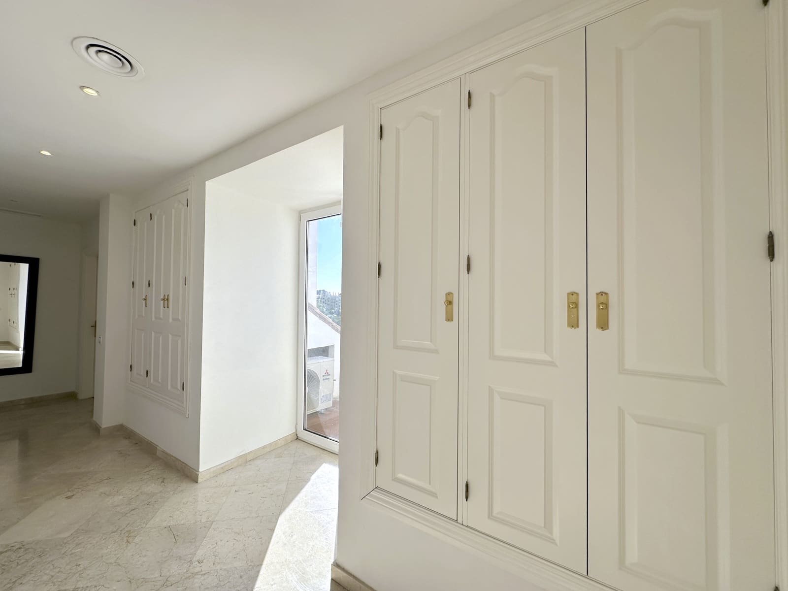 5 quarto Moradia para venda em Estepona com piscina garagem - 1 795 000 € (Ref: 8682137)