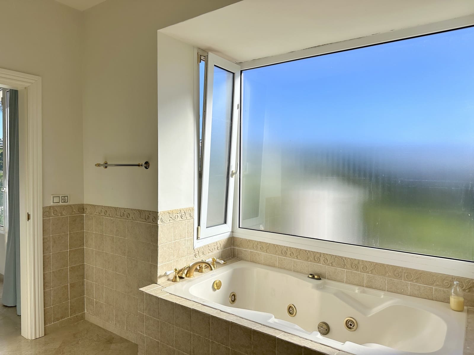 5 quarto Moradia para venda em Estepona com piscina garagem - 1 795 000 € (Ref: 8682137)